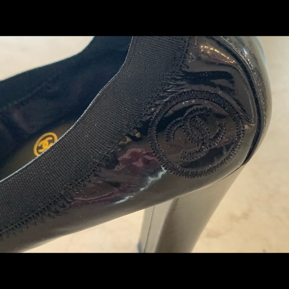 Chanel CC stretch black patent heels size 36C/6 - Picture 6 of 14